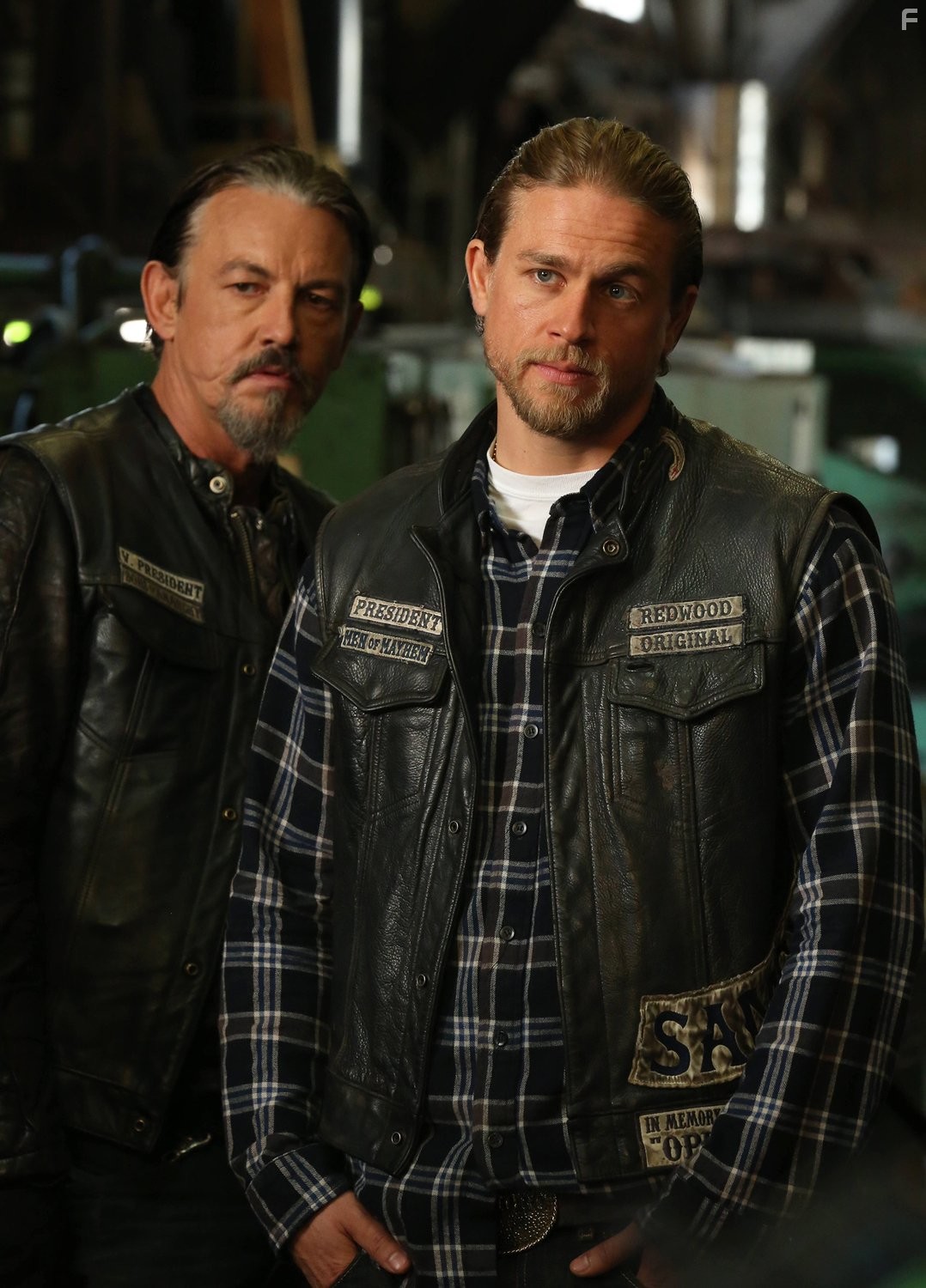 Tommy Flanagan and Charlie Hunnam in Сыны анархии (2008)