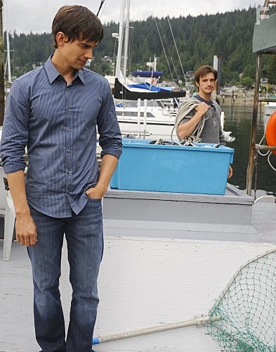 Christopher Gorham and C.J. Thomason in Остров Харпера (2009)