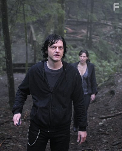 Elaine Cassidy and Dean Chekvala in Остров Харпера (2009)