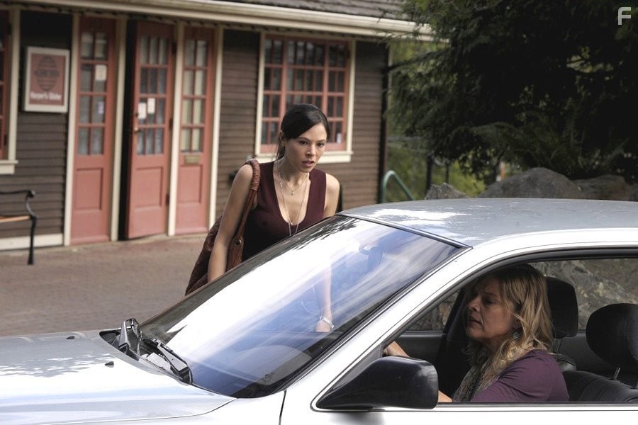 Elaine Cassidy and Chilton Crane in Остров Харпера (2009)