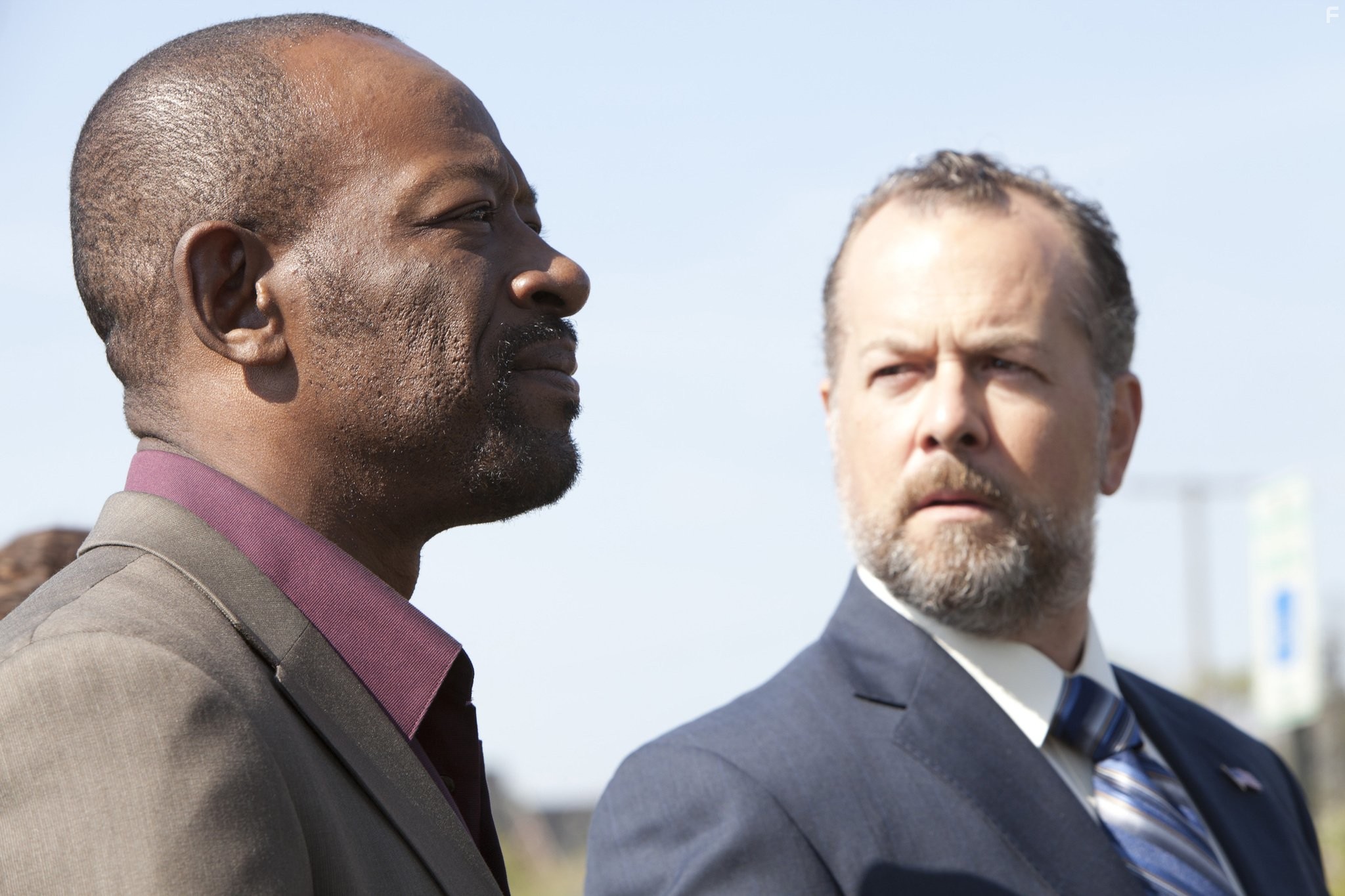David Costabile and Lennie James in Низкое зимнее солнце (2013)