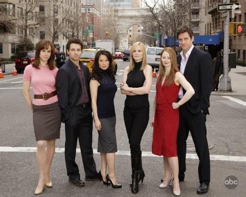 Miranda Otto, Lucy Liu, Peter Hermann, Frances O'Connor, Bonnie Somerville, and Julian Ovenden in Кашемировая мафия (2008)