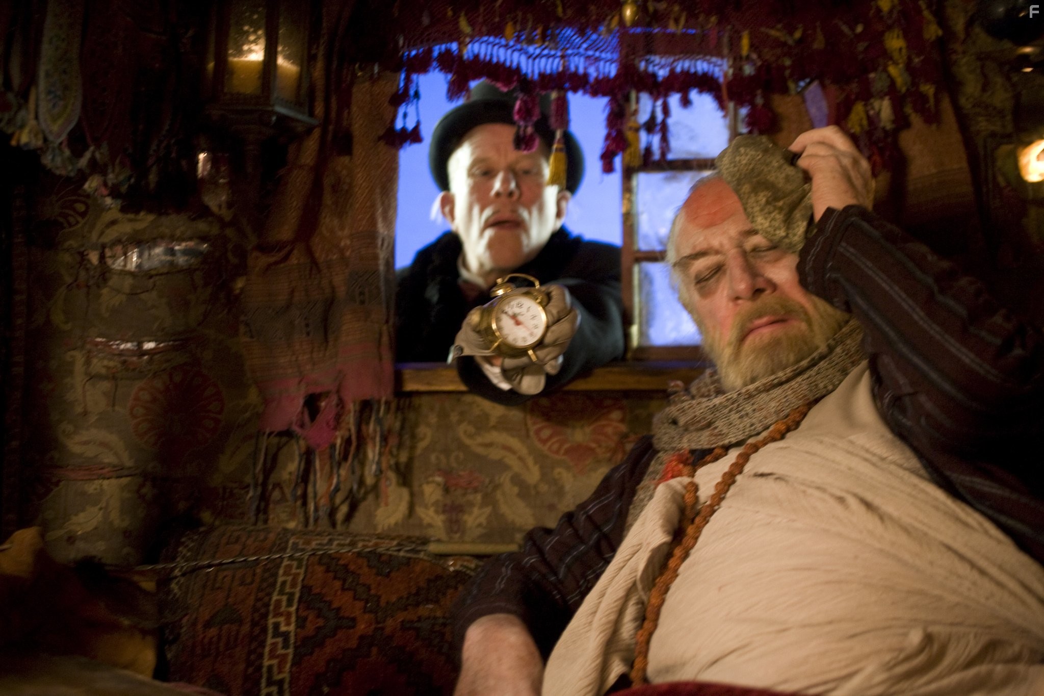 Christopher Plummer and Tom Waits in Воображариум доктора Парнасса (2009)