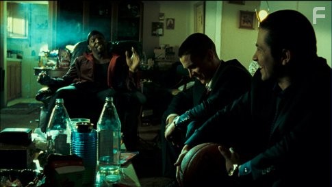 Christian Bale and Freddy Rodr?guez in Крутые времена (2005)