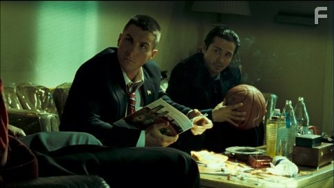 Christian Bale and Freddy Rodr?guez in Крутые времена (2005)