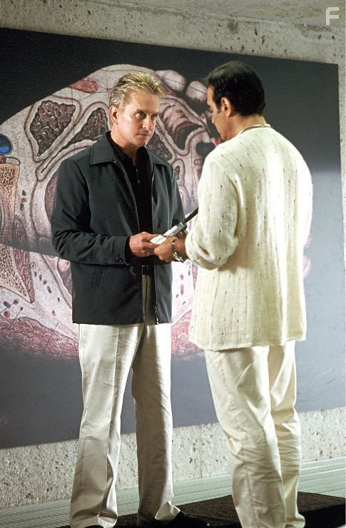 Michael Douglas and David Suchet in Свадебная вечеринка (2003)