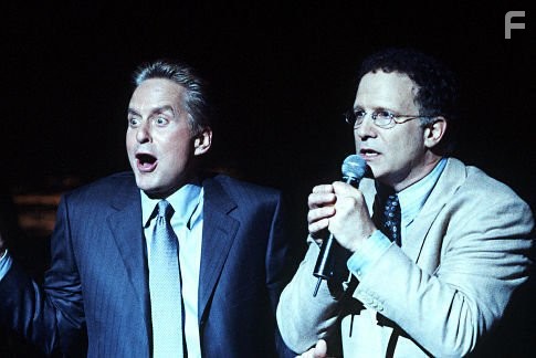 Michael Douglas and Albert Brooks in Свадебная вечеринка (2003)
