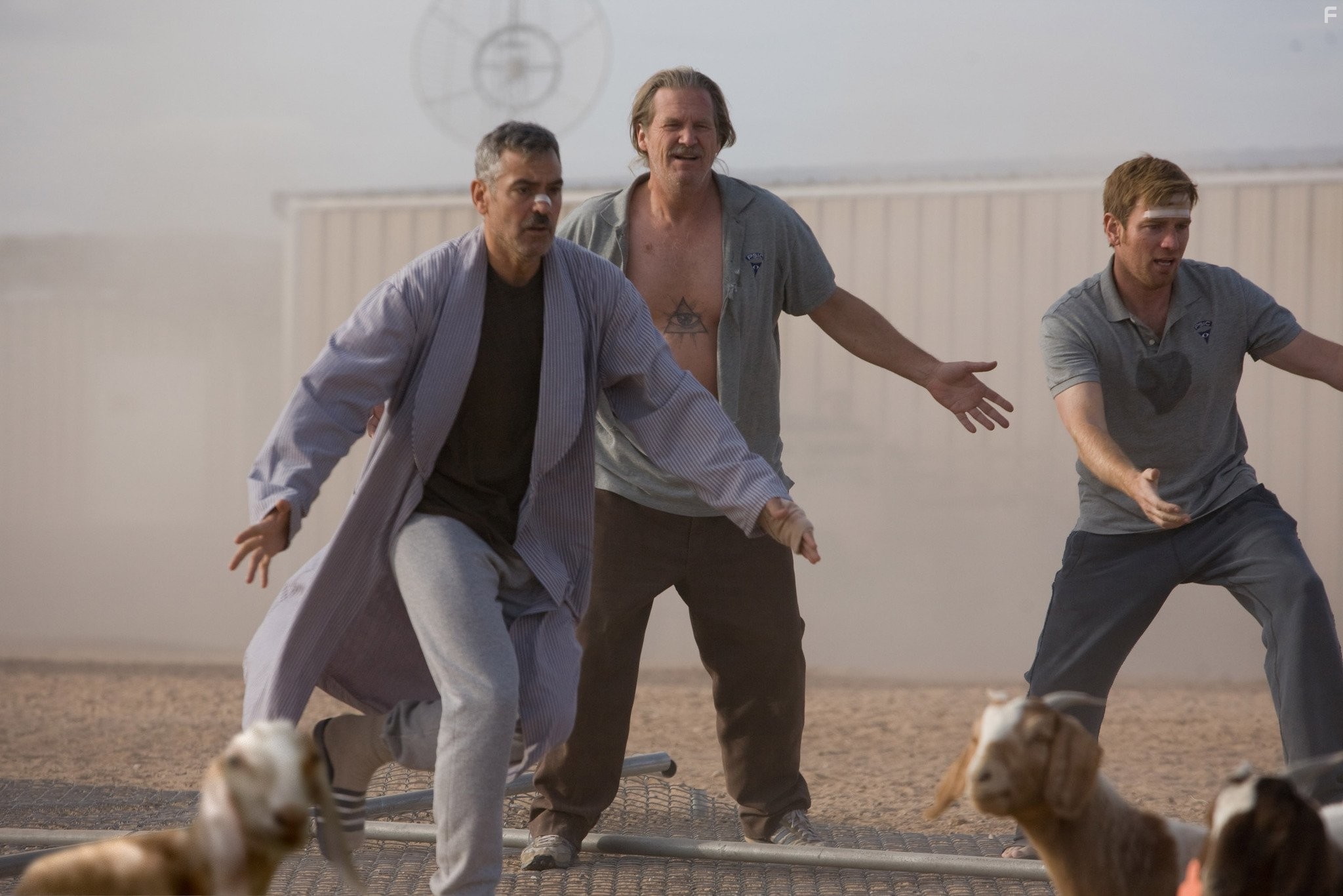 George Clooney, Ewan McGregor, and Jeff Bridges in Безумный спецназ (2009)