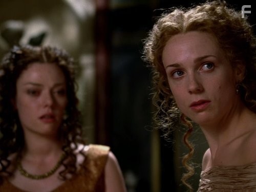 Kerry Condon and Camilla Rutherford in Рим (2005)