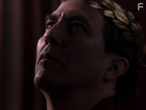 Ciar?n Hinds in Рим (2005)