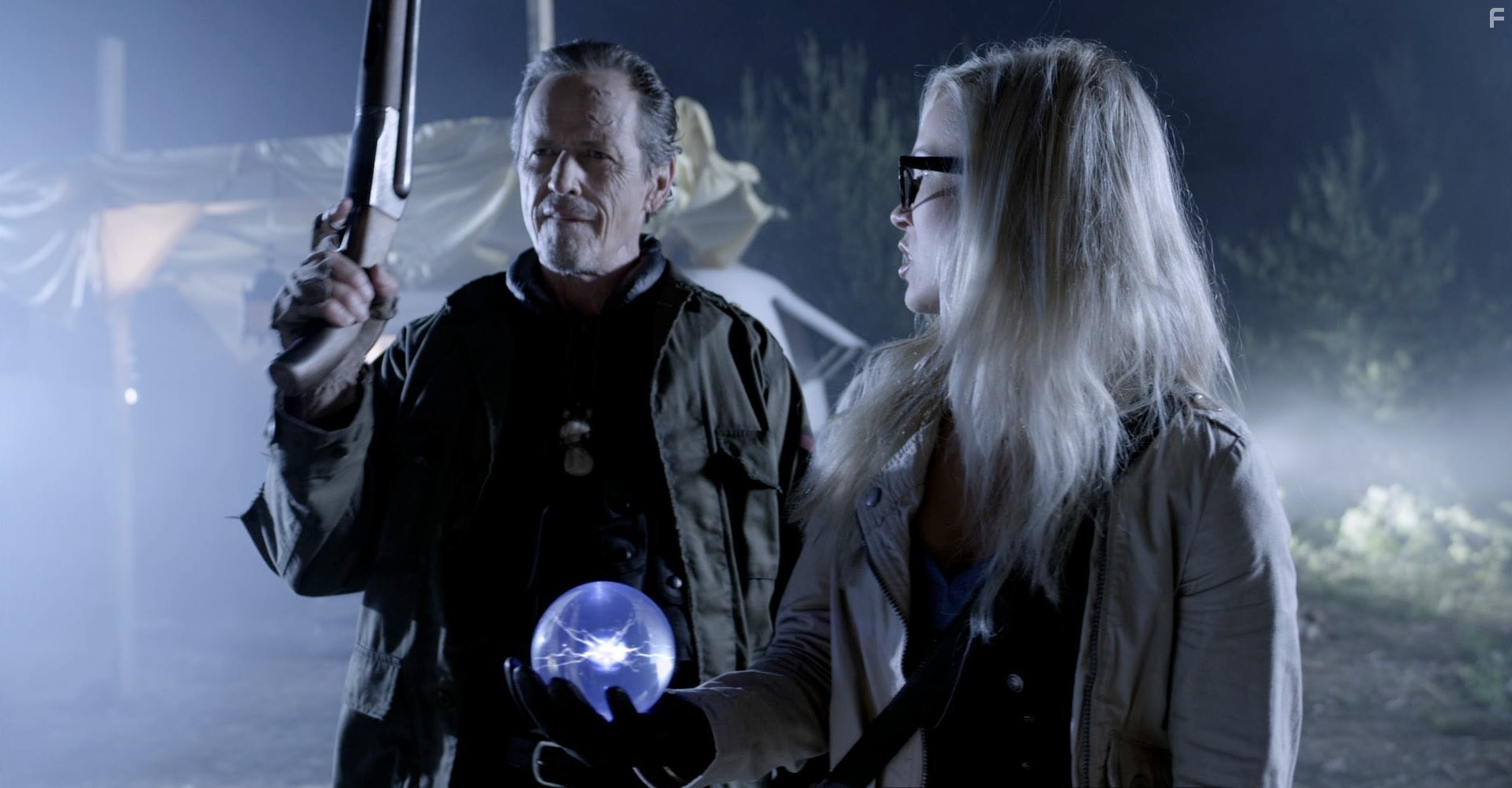 Stephen McHattie and Emilie Ullerup in Немного зомби (2012)