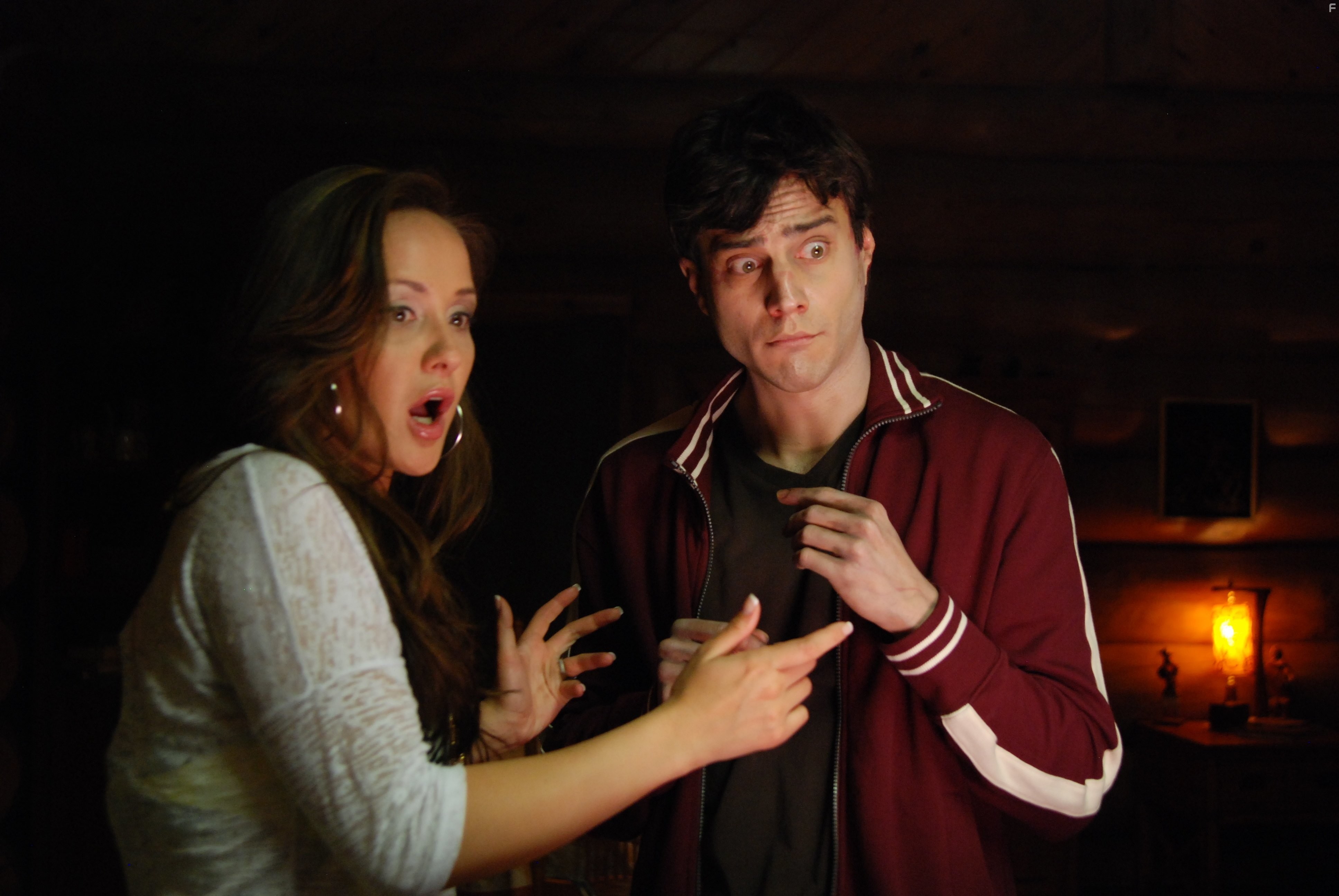 Crystal Lowe and Kristopher Turner in Немного зомби (2012)