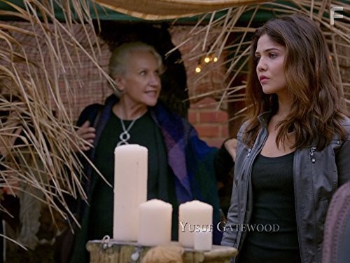 Danielle Campbell in Древние (2013)