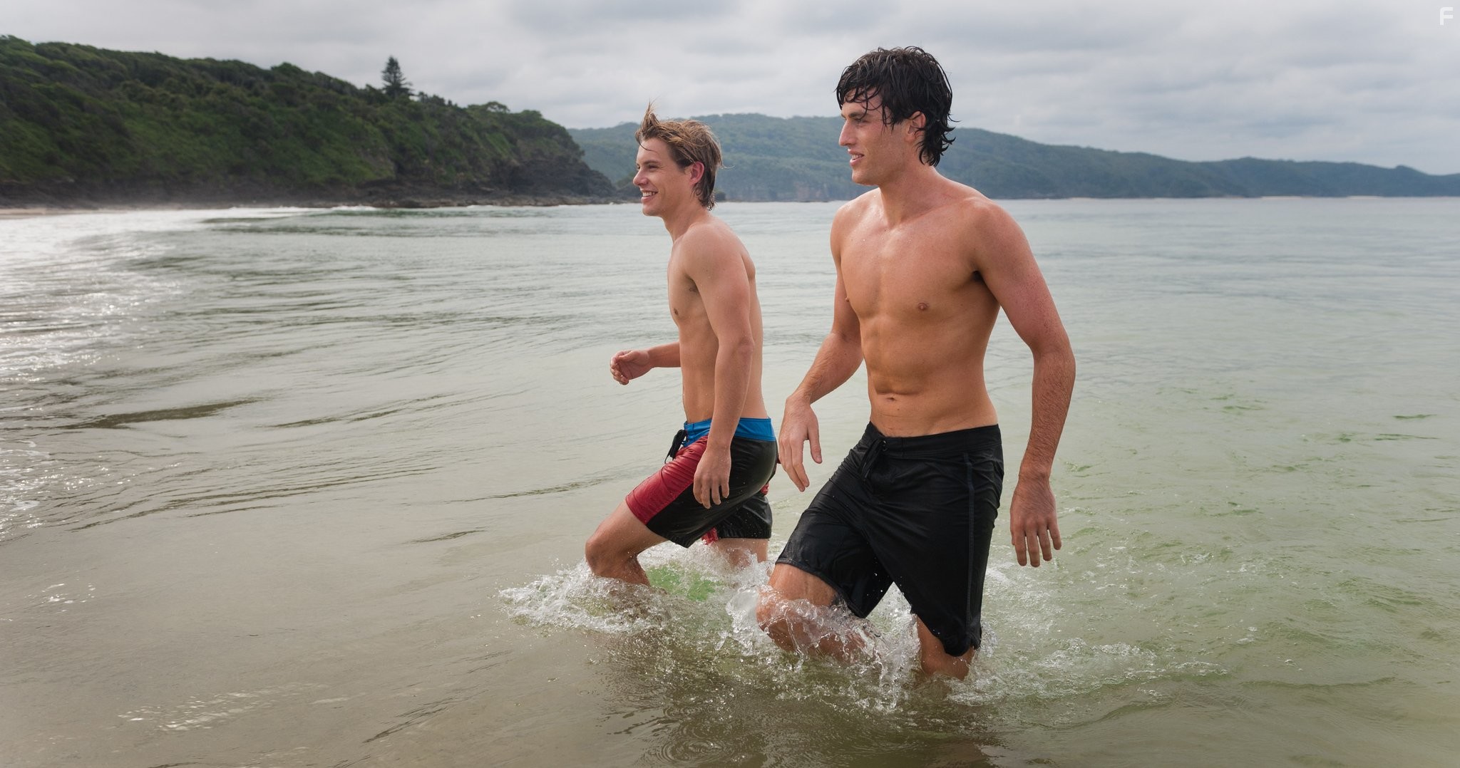 Xavier Samuel and James Frecheville in Тайное влечение (2013)