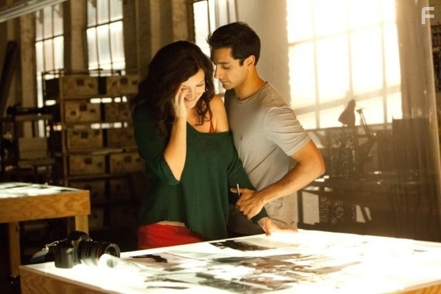 Kate Hudson and Riz Ahmed in Фундаменталист поневоле (2012)