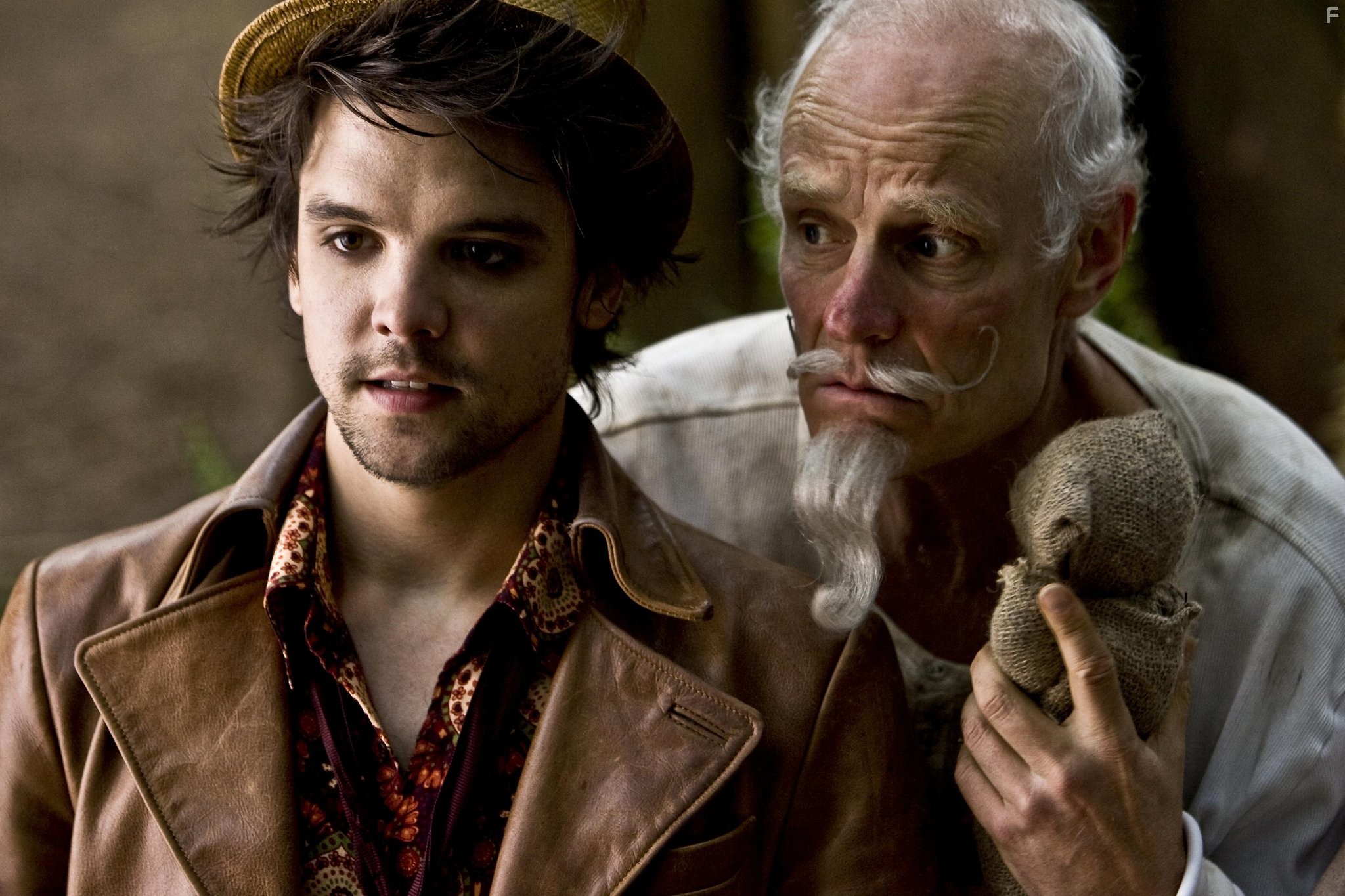 Matt Frewer and Andrew Lee Potts in Алиса в стране чудес (2009)