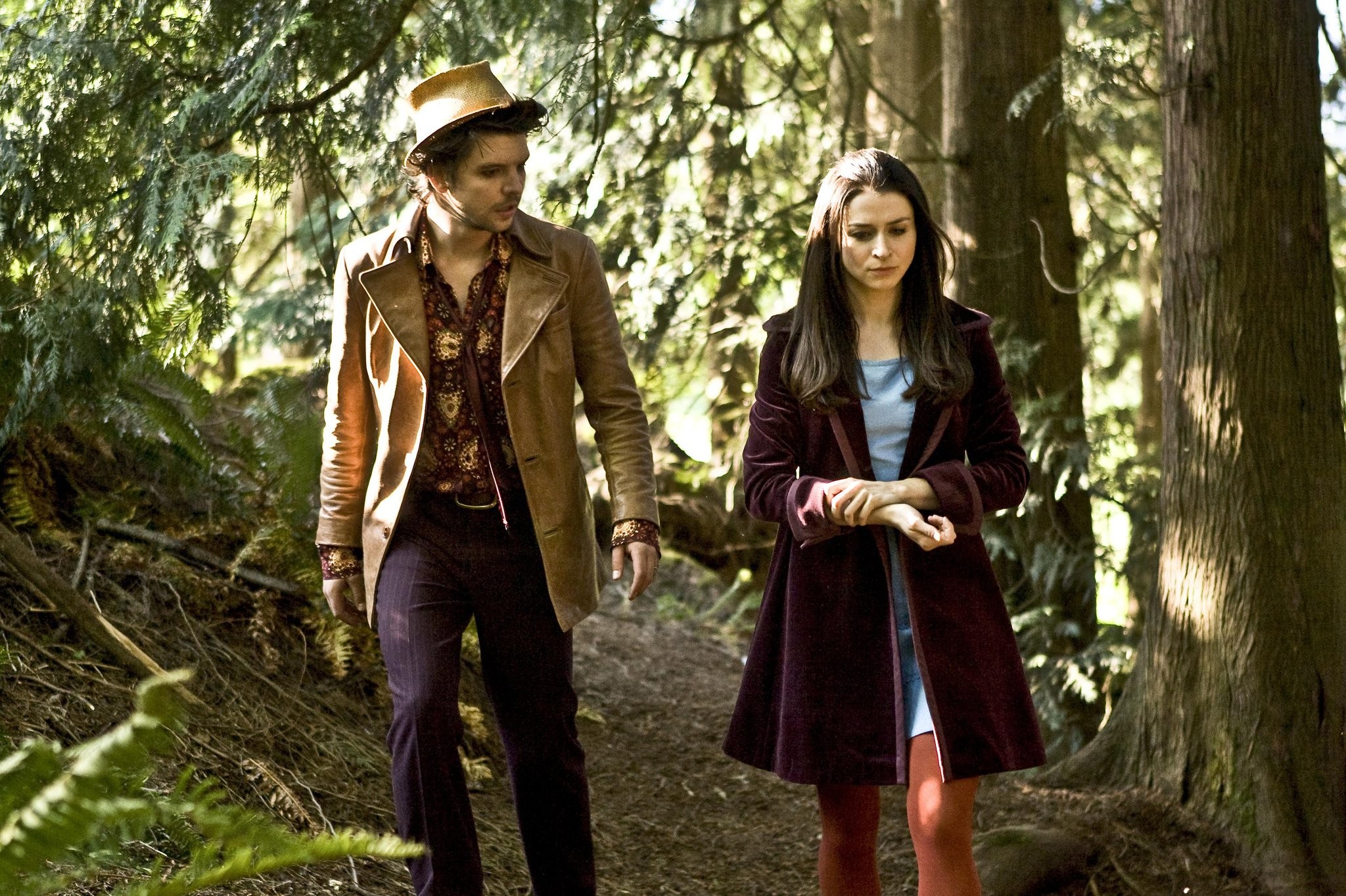 Andrew Lee Potts and Caterina Scorsone in Алиса в стране чудес (2009)
