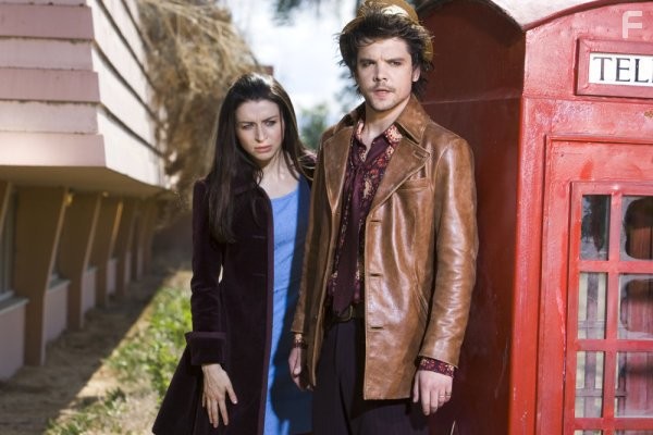 Andrew Lee Potts and Caterina Scorsone in Алиса в стране чудес (2009)