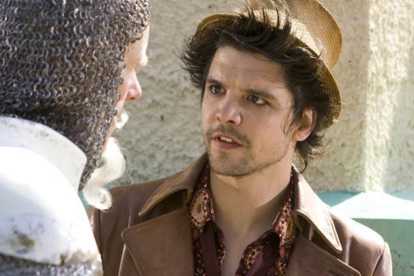 Matt Frewer and Andrew Lee Potts in Алиса в стране чудес (2009)