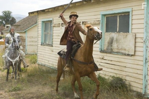 Matt Frewer and Andrew Lee Potts in Алиса в стране чудес (2009)