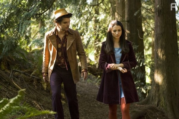 Andrew Lee Potts and Caterina Scorsone in Алиса в стране чудес (2009)