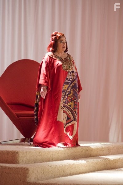 Kathy Bates in Алиса в стране чудес (2009)