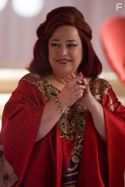 Kathy Bates in Алиса в стране чудес (2009)