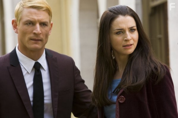 Caterina Scorsone and Philip Winchester in Алиса в стране чудес (2009)