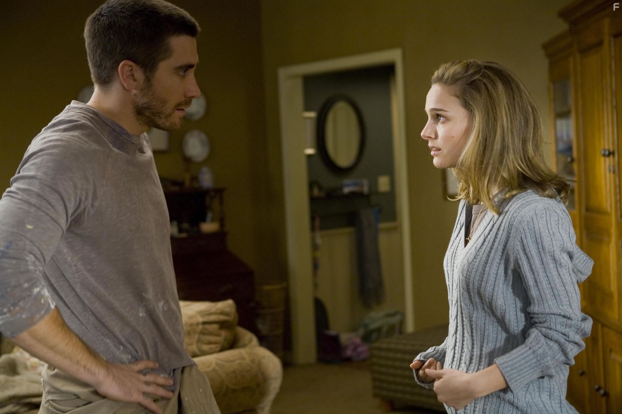 Natalie Portman and Jake Gyllenhaal in Братья (2009)