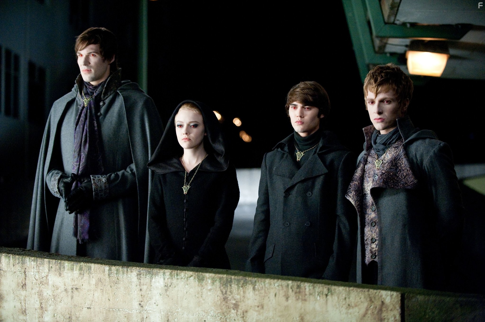 Dakota Fanning, Cameron Bright, Daniel Cudmore, and Charlie Bewley in Сумерки. Сага. Затмение (2010)