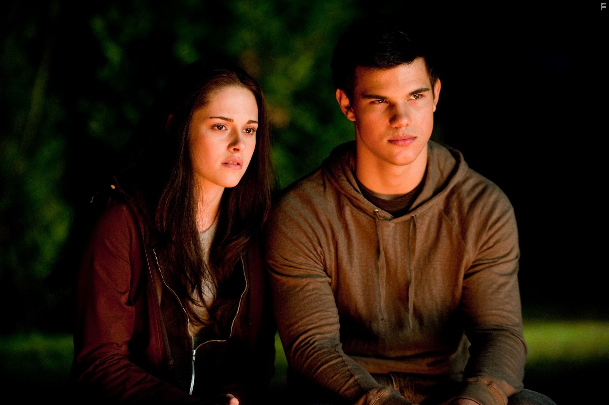 Kristen Stewart and Taylor Lautner in Сумерки. Сага. Затмение (2010)