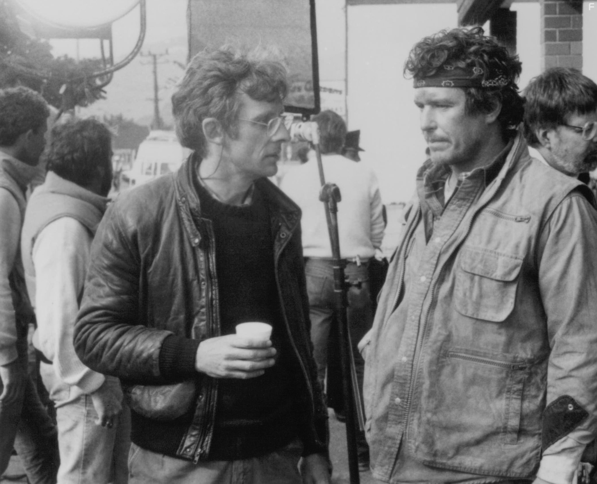 Tom Berenger and Roger Spottiswoode in Огонь на поражение (1988)
