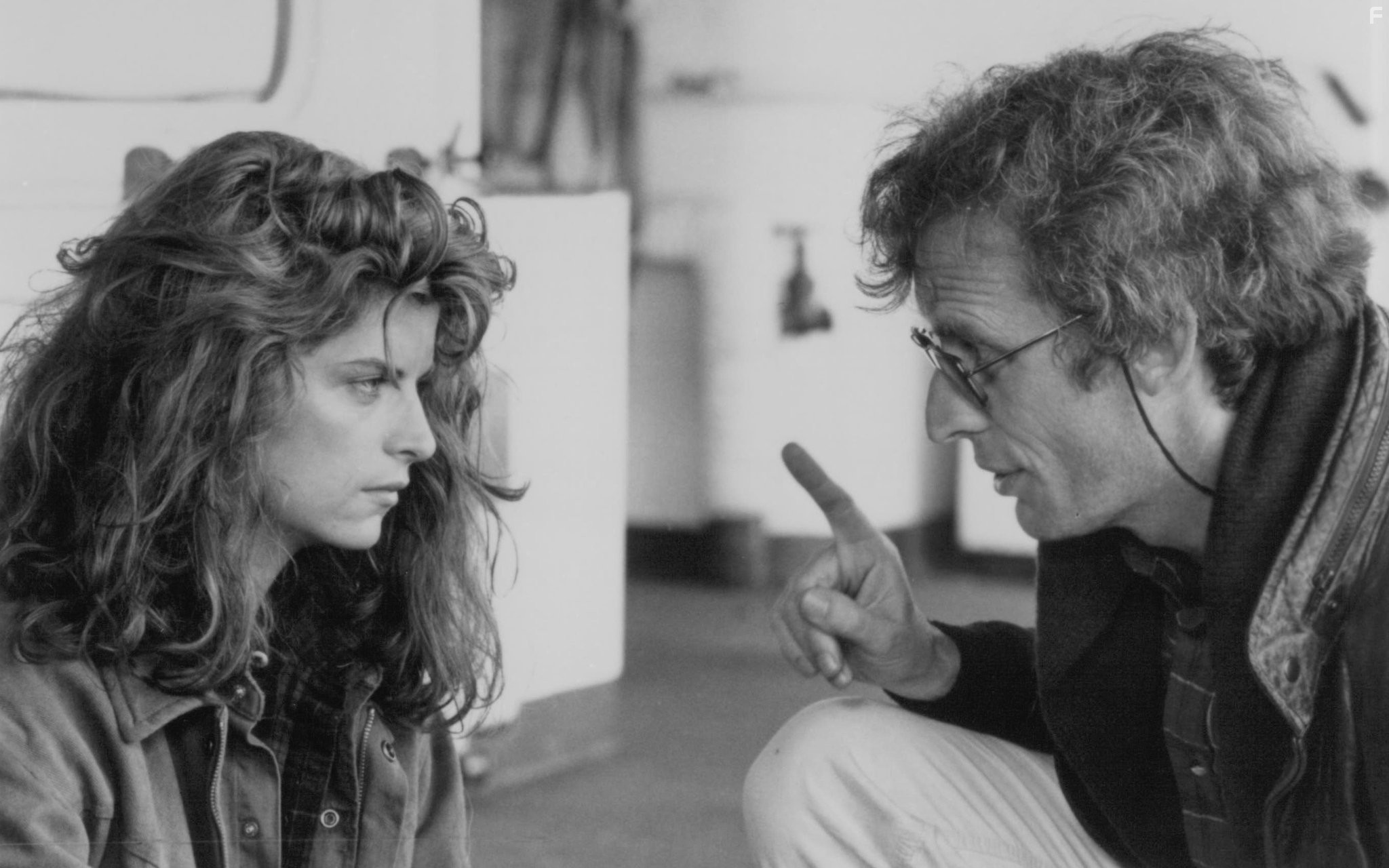 Kirstie Alley and Roger Spottiswoode in Огонь на поражение (1988)