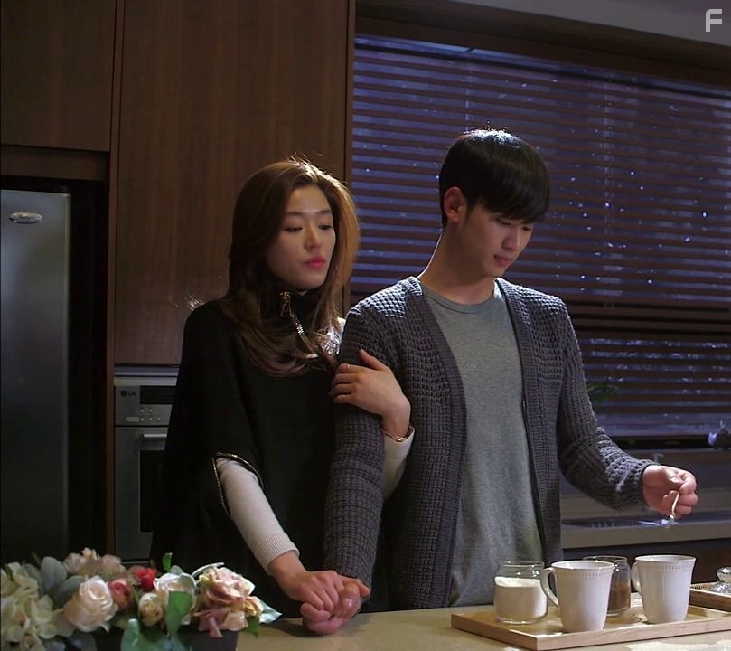 Ji-hyun Jun and Soo-Hyun Kim in Человек со звезды (2013)
