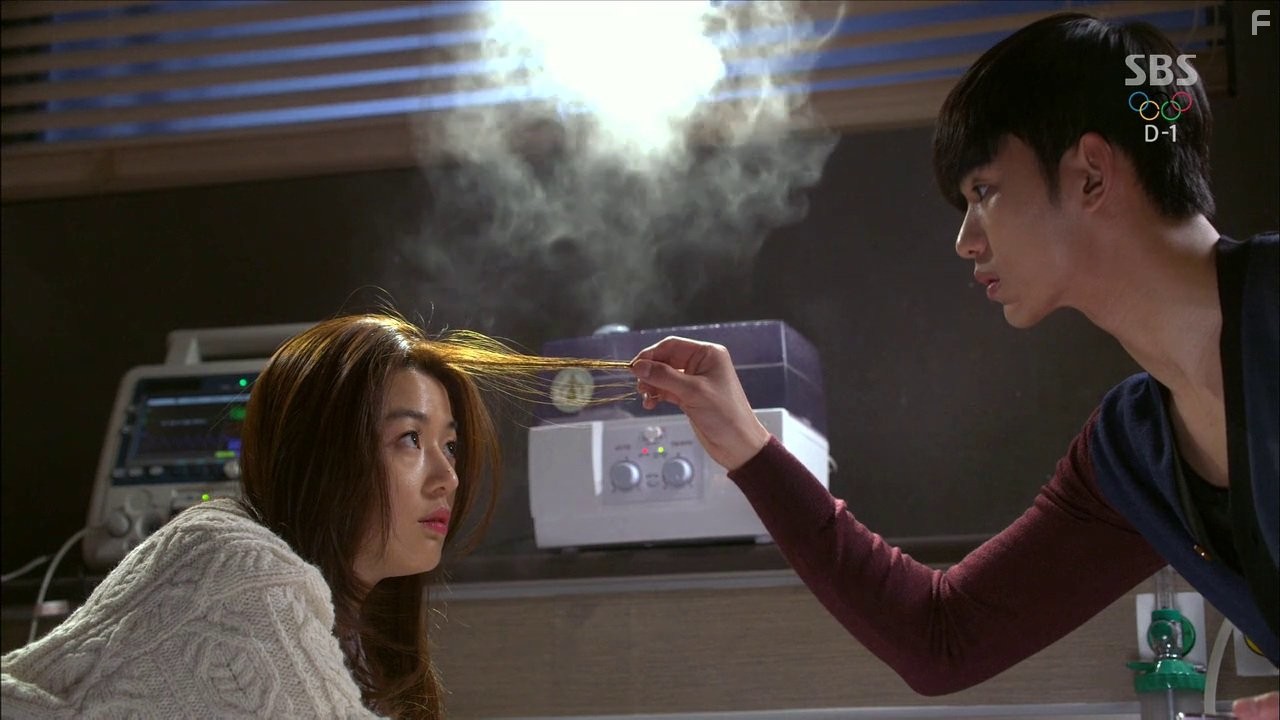 Ji-hyun Jun and Soo-Hyun Kim in Человек со звезды (2013)