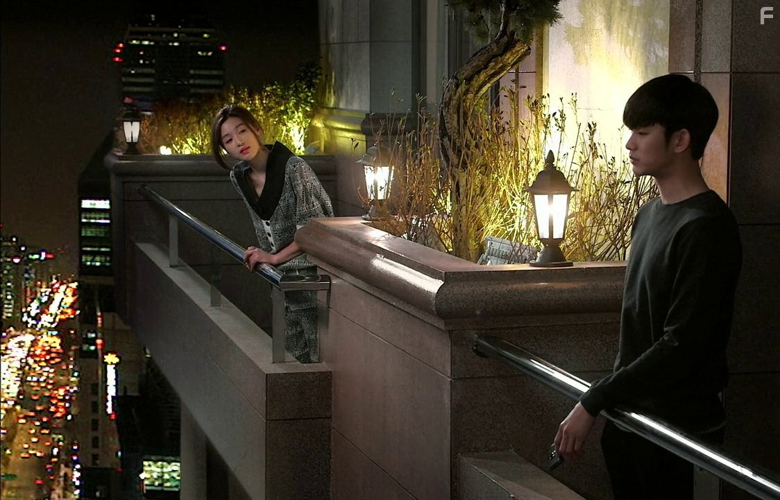 Ji-hyun Jun and Soo-Hyun Kim in Человек со звезды (2013)