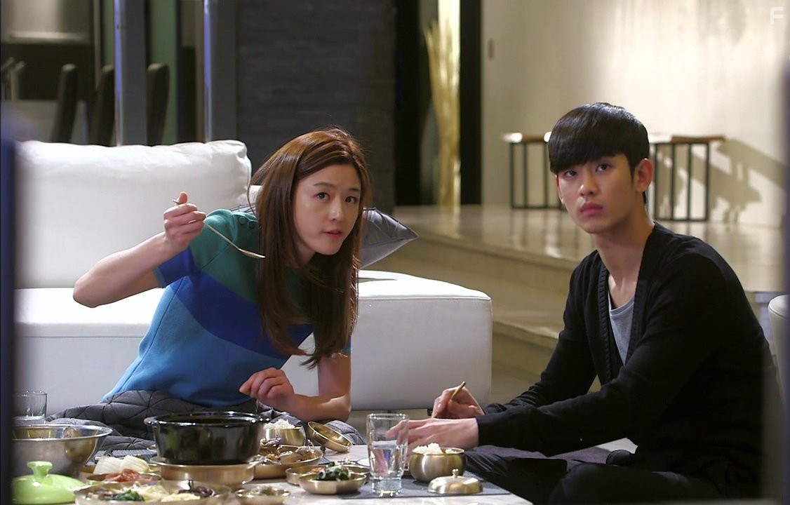 Ji-hyun Jun and Soo-Hyun Kim in Человек со звезды (2013)