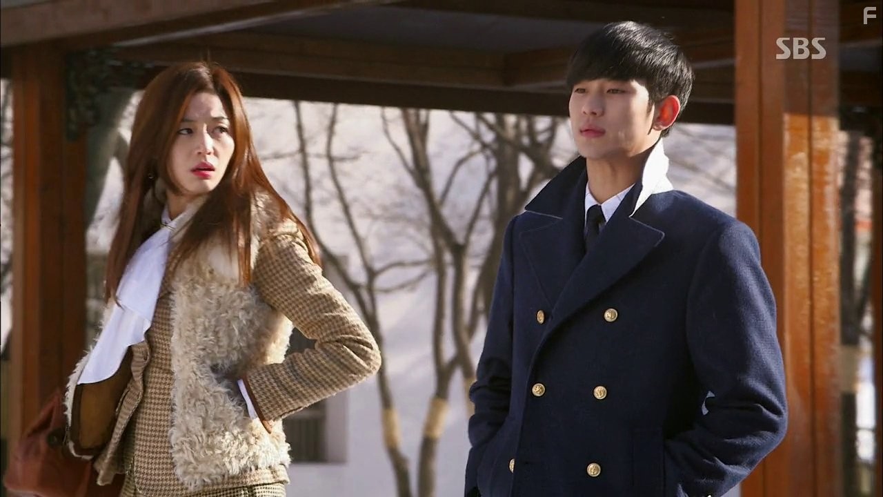 Ji-hyun Jun and Soo-Hyun Kim in Человек со звезды (2013)