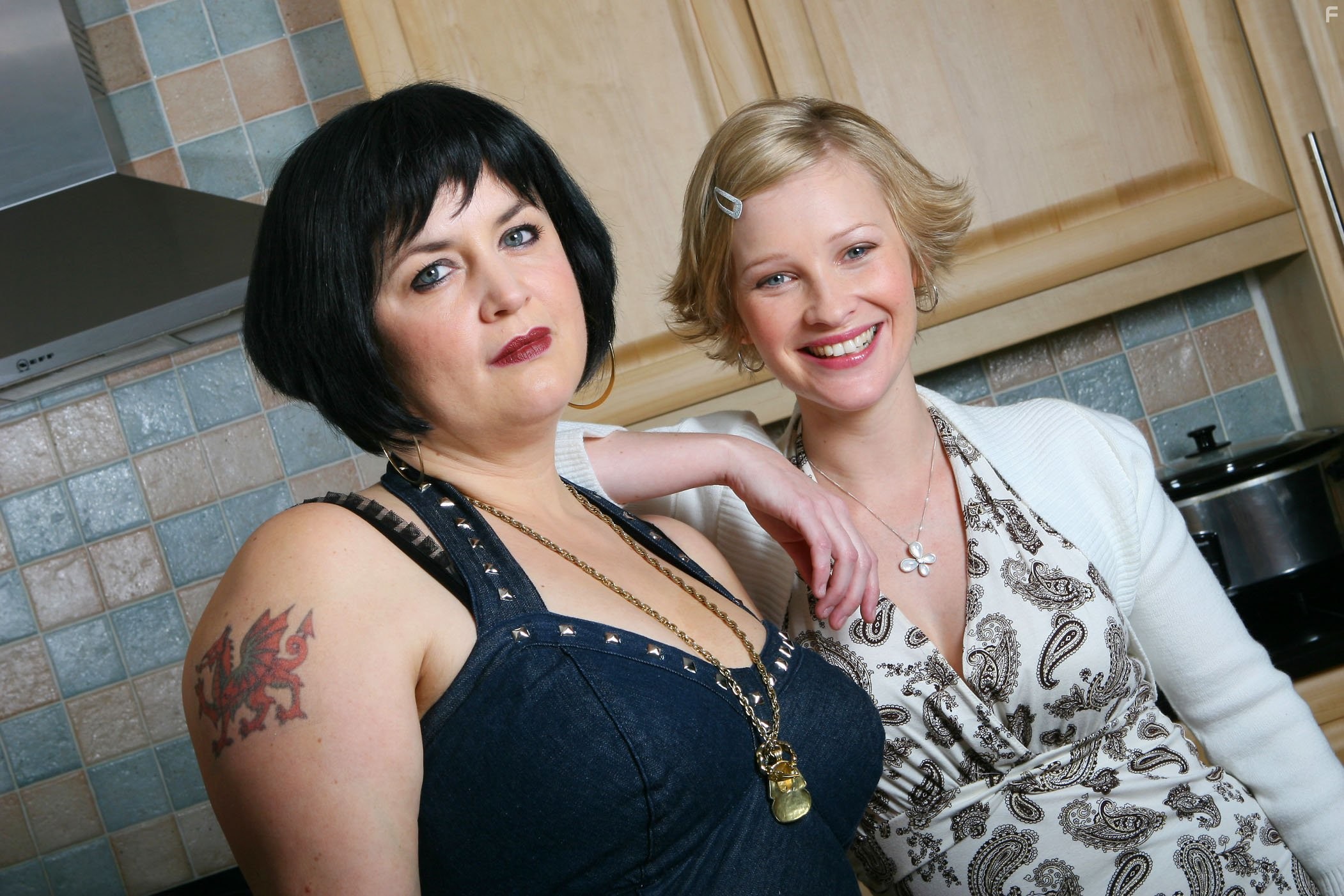 Ruth Jones and Joanna Page in Гевин и Стейси (2007)