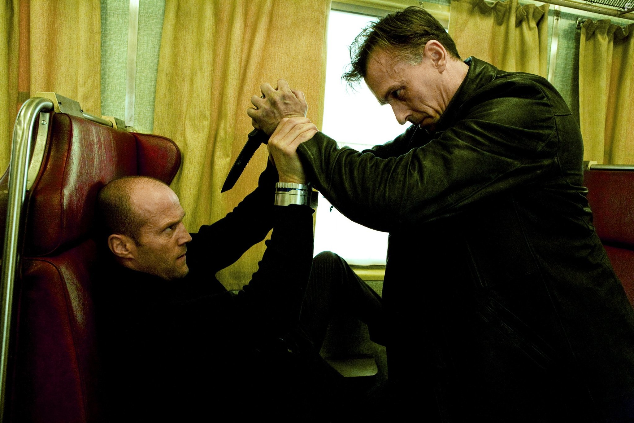 Jason Statham and Robert Knepper in Перевозчик-3 (2008)