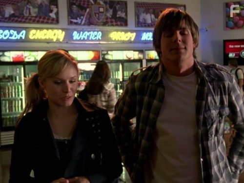 Kristen Bell and Chris Lowell in Вероника Марс (2004)