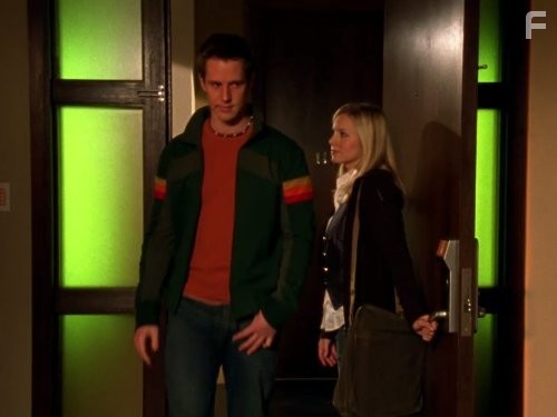 Kristen Bell and Jason Dohring in Вероника Марс (2004)