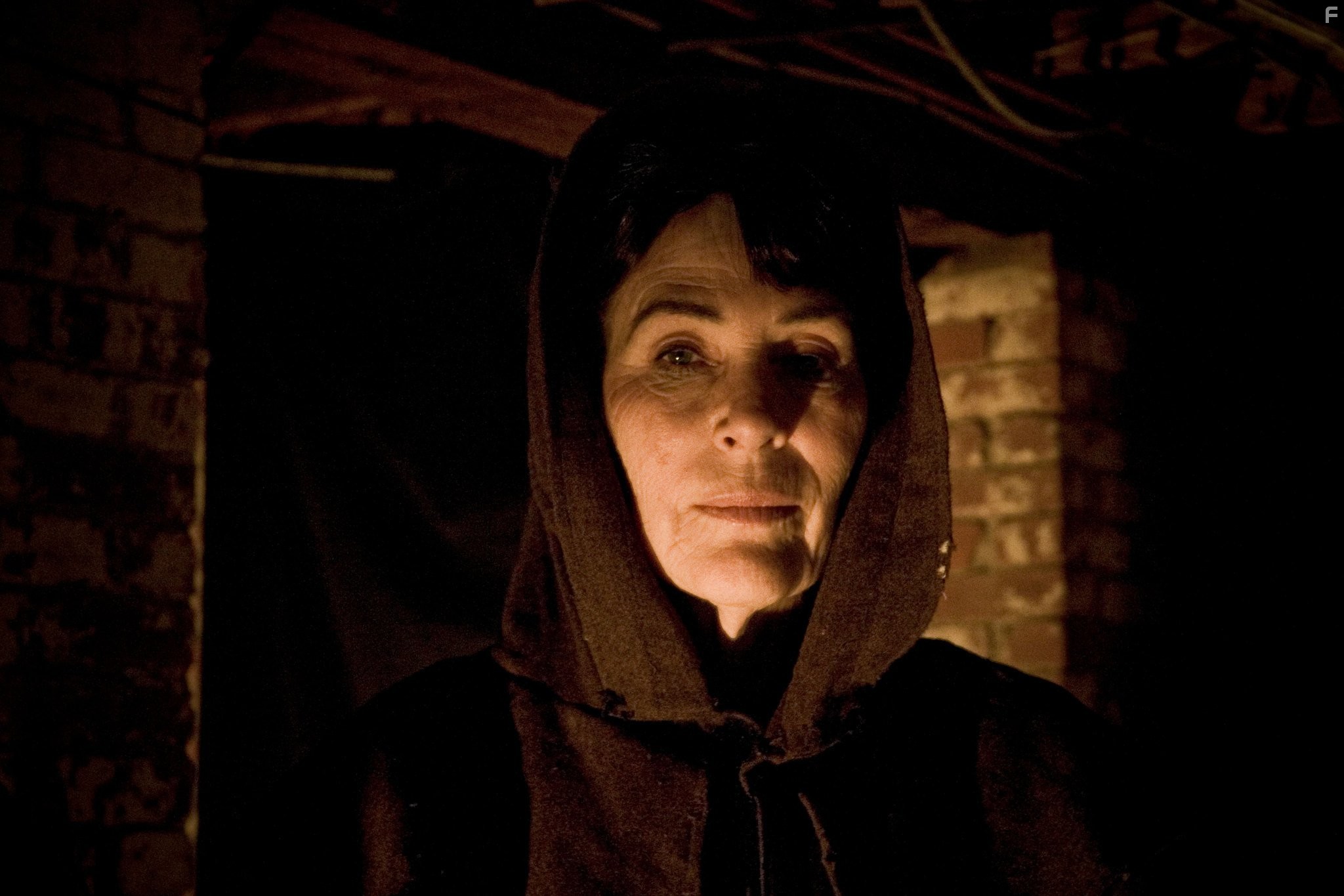 Mary Woronov in Дом дьявола (2009)