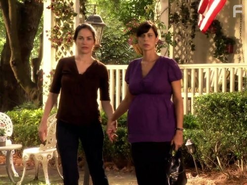 Kim Delaney and Catherine Bell in Армейские жены (2007)