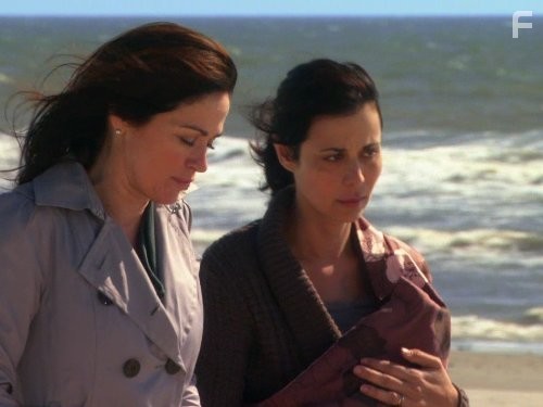 Kim Delaney and Catherine Bell in Армейские жены (2007)