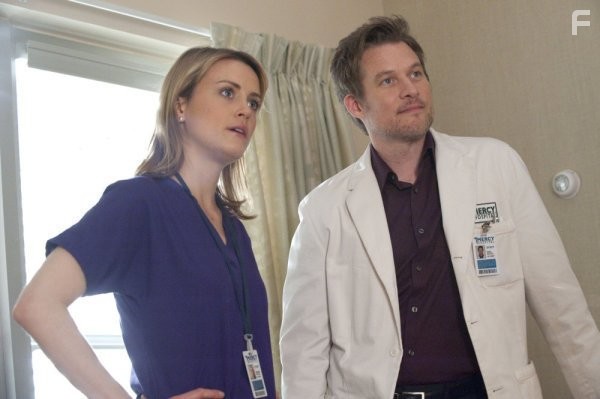 James Tupper and Taylor Schilling in Милосердие (2009)