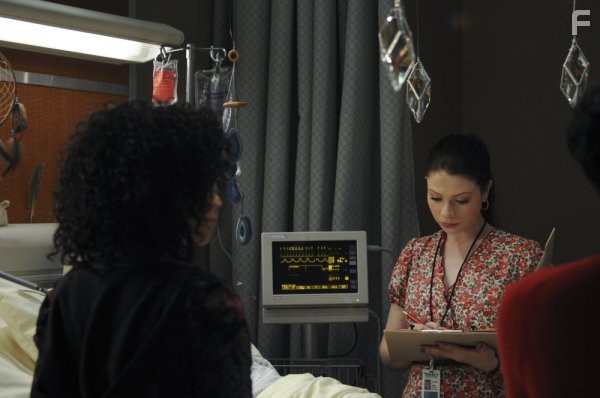 Michelle Trachtenberg, Amina Robinson, and Chloe Payne in Милосердие (2009)