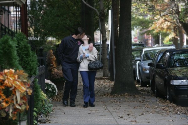Michelle Trachtenberg and James Tupper in Милосердие (2009)