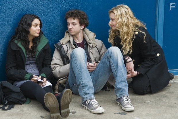 Gaelan Connell, Vanessa Hudgens, and Aly Michalka in Бэндслэм (2009)