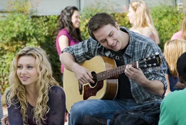 Aly Michalka and Scott Porter in Бэндслэм (2009)